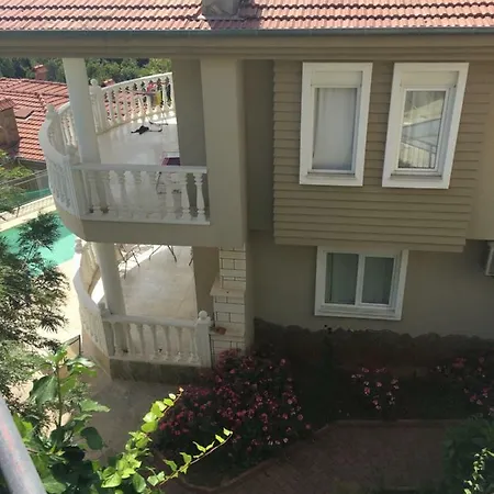 Best House Park *